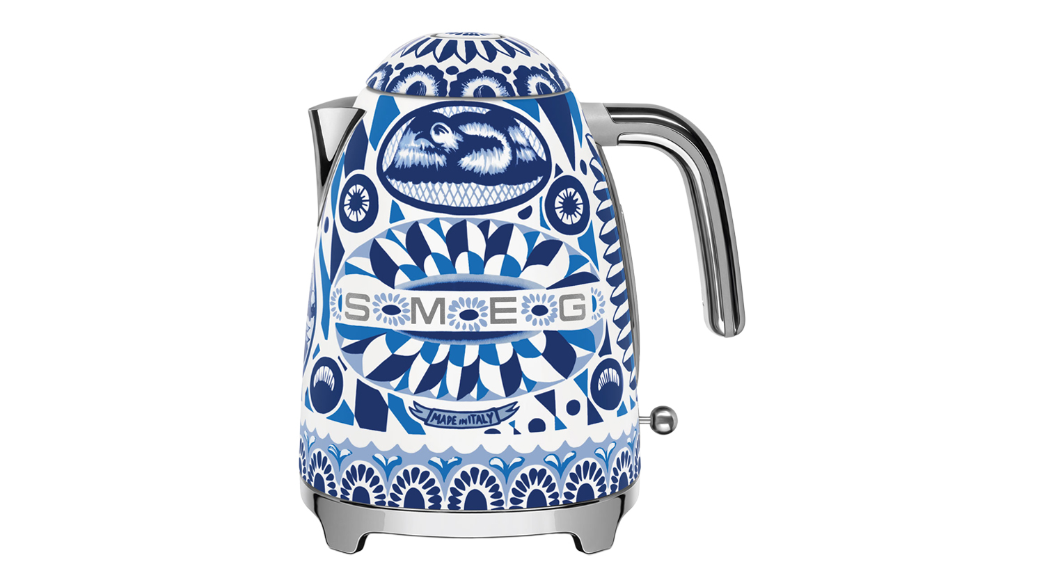 Front view of a Smeg Dolce & Gabbana kettle featuring blue and white Mediterranean tile patterns