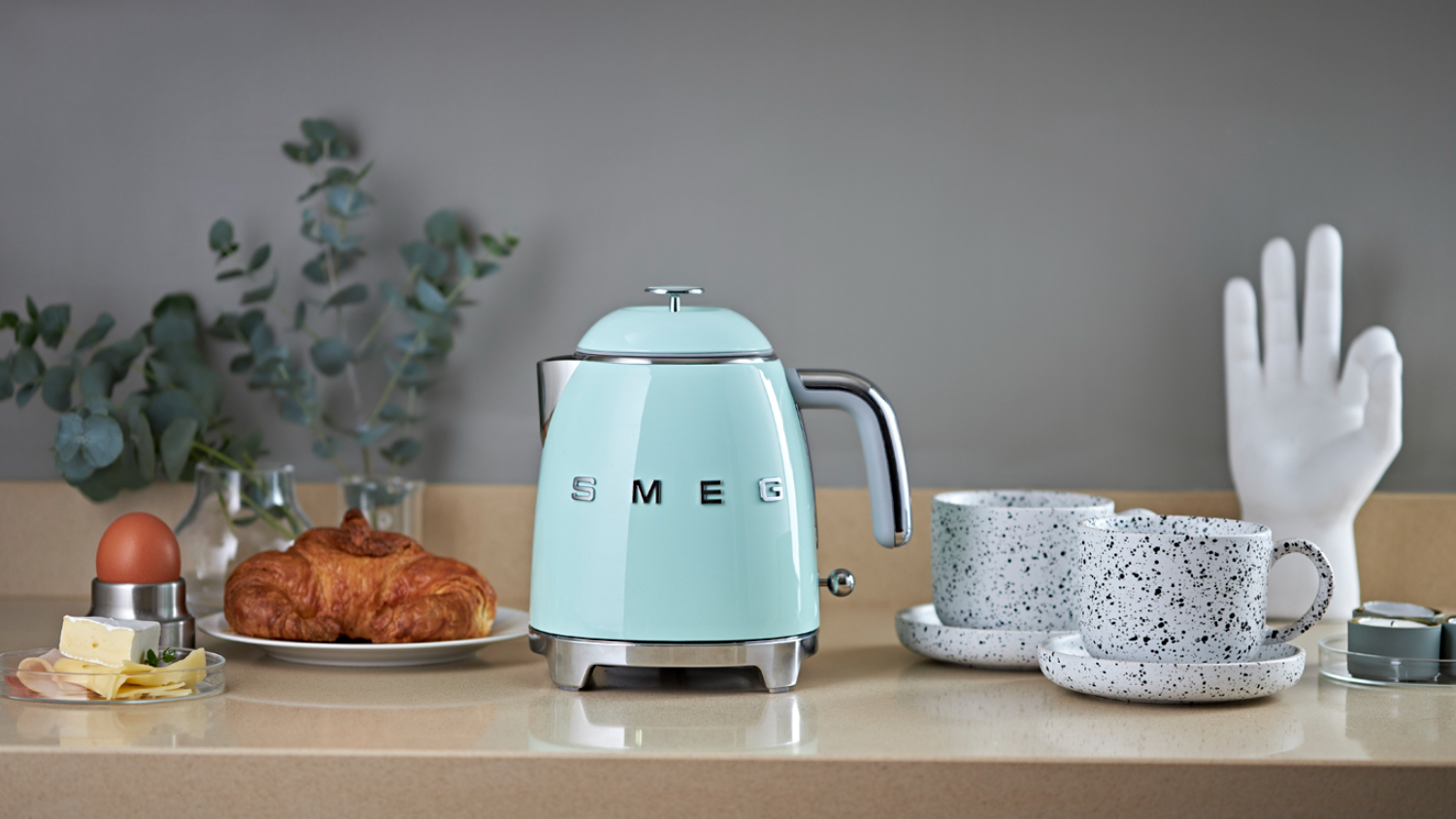Smeg 50's Style 0.8L Mini Kettle - Glossy Pastel Green (KLF05PGAU)
