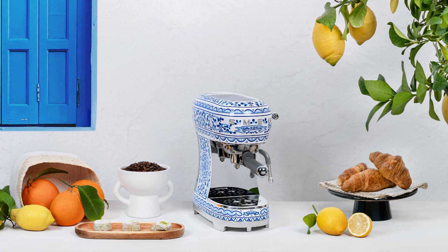 Smeg 50's Style Manual Espresso Machine with Built-In Milk Frother (Dolce & Gabbana Edition) - Glossy Blue Mediterraneo (ECF02DGBAU)