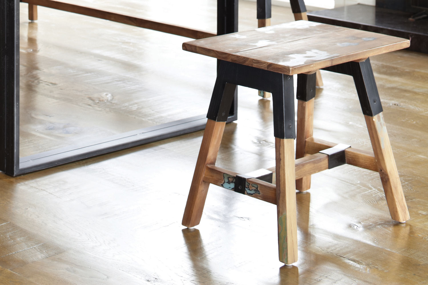 Look Short Bench by D-Bodhi Collection