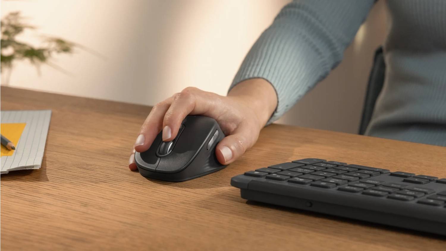Logitech Signature Comfort M840 L Wireless Bluetooth Mouse - Graphite (910-007735)