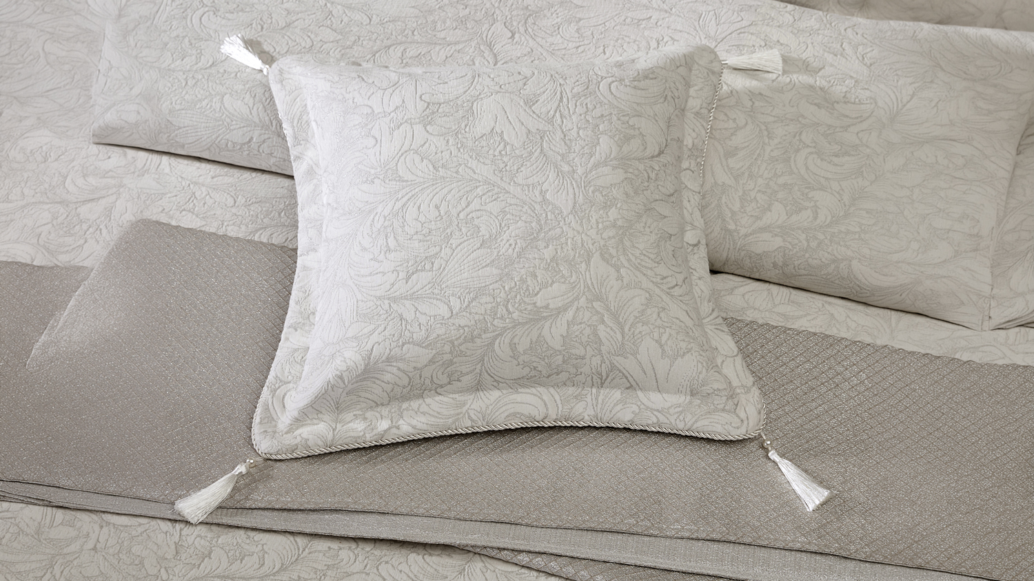 Ornato White Square Cushion by Da Vinci