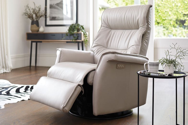 Chelsea Large Leather Relaxer Chair by IMG