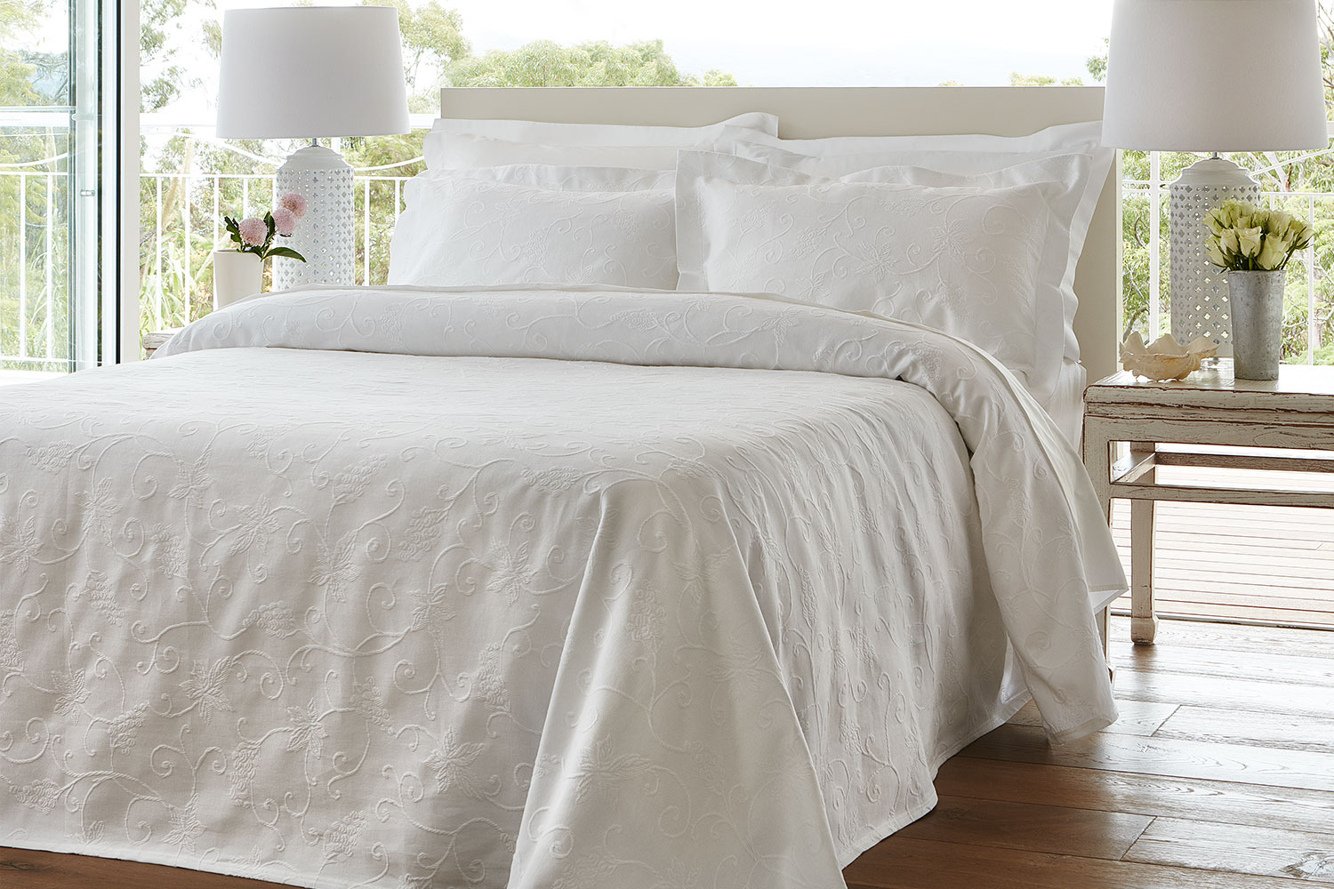 Petal Bedspread Set by Baksana